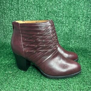 NEW - Cloudwalkers by Avenue Ankle Booties Burgundy Vegan Leather Sz 8.5 Wide